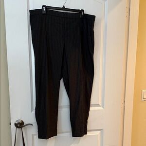 Old Navy Women's Dark Gray Pinstripe Capris